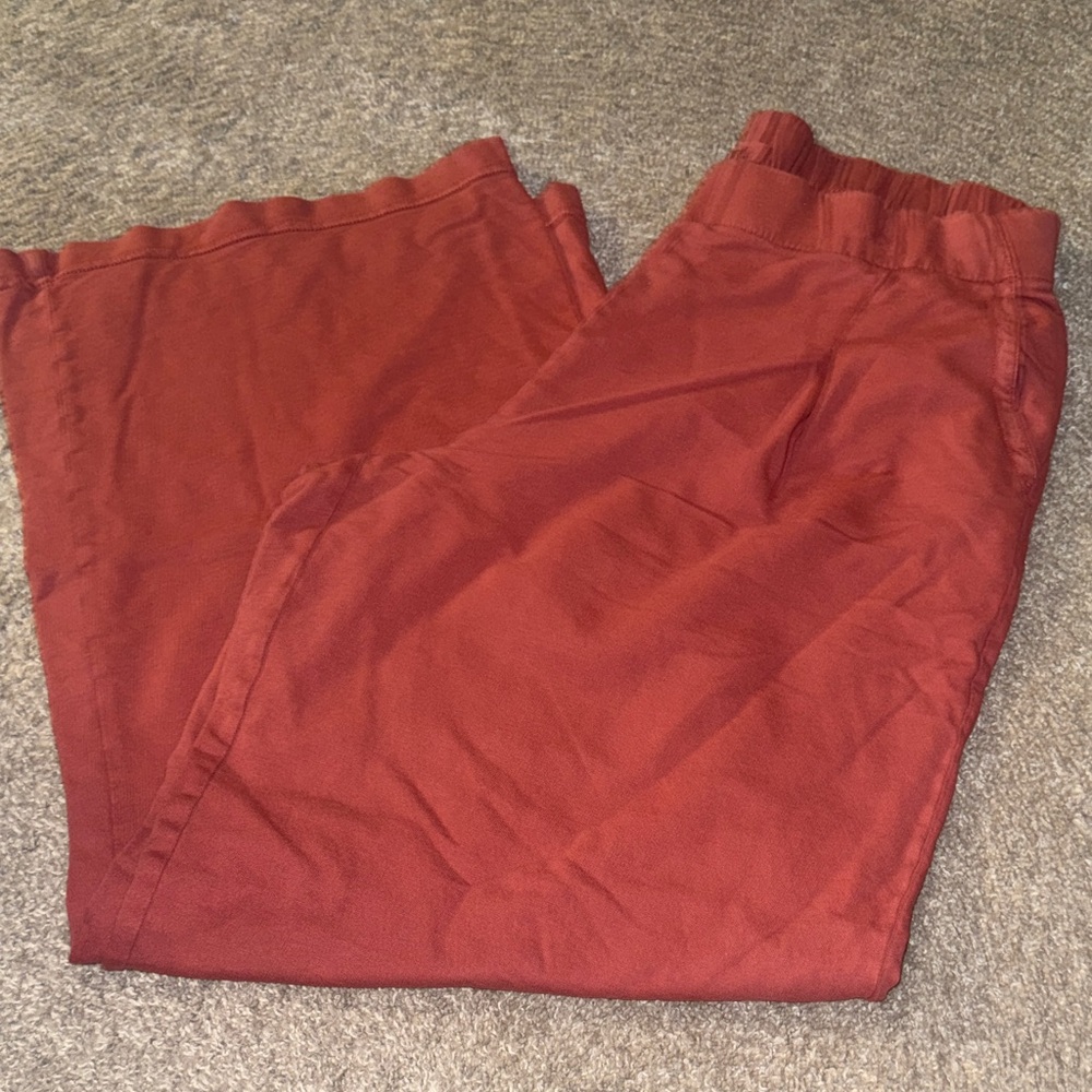 Aerie women’s rust colored knit trousers